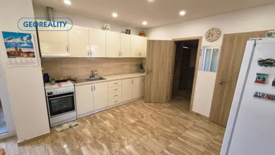 Na predaj 8-izbový dom, 40 m², Želiezovce, Sacherova