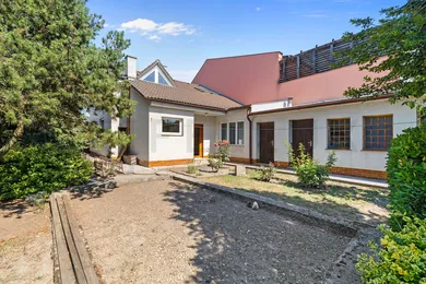Na predaj 5-izbový dom, 183 m², Bratislava-Rača, Račianska
