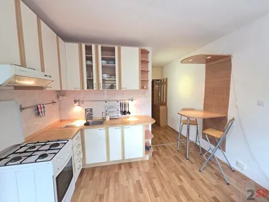 Na prenájom 1-izbový byt, 38 m², Žilina, T. Vansovej