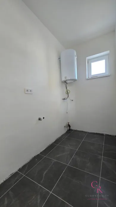 Na predaj 4-izbový dom, 111 m², Želiezovce, SNP