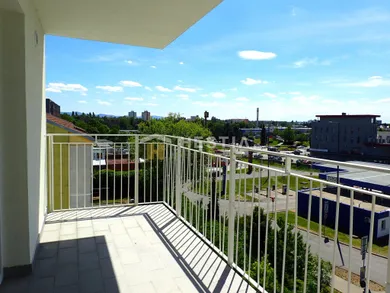 Na predaj 3-izbový byt, 64 m², Senica, Senica / Sotinská