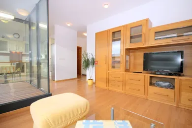 Na prenájom 2-izbový byt, 52 m², Bratislava-Ružinov, Košická