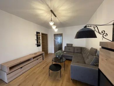 Na prenájom 4-izbový byt, 70 m², Bratislava-Dúbravka, Karola Adlera