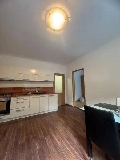 Na prenájom 1-izbový byt, 35 m², Nové Zámky, T. G. Masaryka