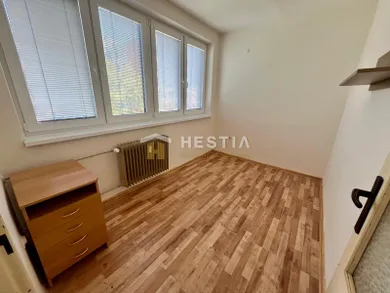 Na predaj 3-izbový byt, 62 m², Brezová pod Bradlom