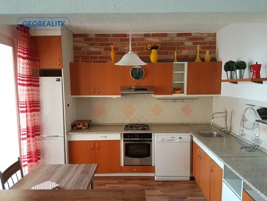 Квартиры в аренду, 3-комнатные, Levice · €700