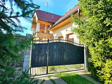 Domy na sprzedaż, 4-pokojowe, Levice · €185 000