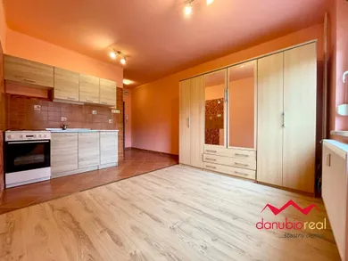 Mieszkania na sprzedaż, 1-pokojowe, Komárno · €67 900