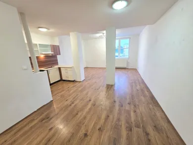 Mieszkania na wynajem, 1-pokojowe, Žilina · €505