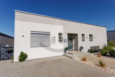 Na predaj 4-izbový dom, 163 m², Prievidza