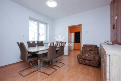 Na predaj dom, 250 m², Bratislava-Podunajské Biskupice