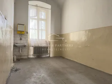 Na predaj objekt, 160 m², Komárno