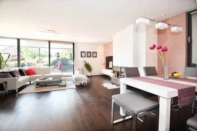 Byty na prenájom 4-izbový, Bratislava-Nové Mesto · €1 800