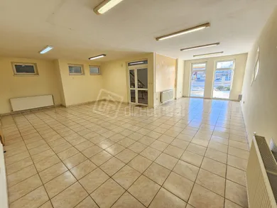 Коммерческие помещения в аренду, Galanta · €850