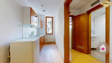 Na prenájom komerčné, 197 m², Bratislava-Nové Mesto, Kukuričná
