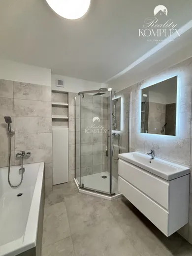 Na prenájom 3-izbový byt, 70 m², Komárno