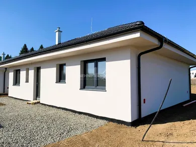 Domy na sprzedaż, 4-pokojowe, Levice · €302 000