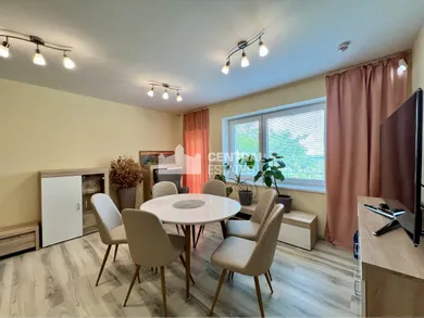 Na prenájom 5-izbový dom, 140 m², Bratislava-Karlova Ves