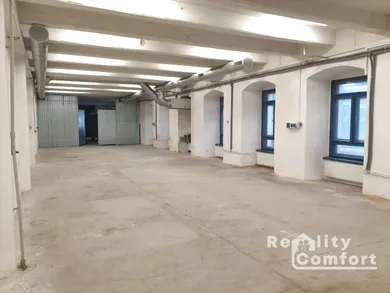 Na prenájom komerčné, 140 m², Uhrovec