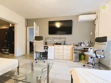 Na predaj 3-izbový byt, 59 m², Levice