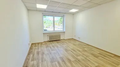 Lokale komercyjne na wynajem, Žilina · €940