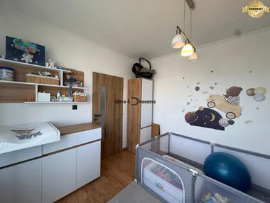 Na predaj 4-izbový byt, 81 m², Levice