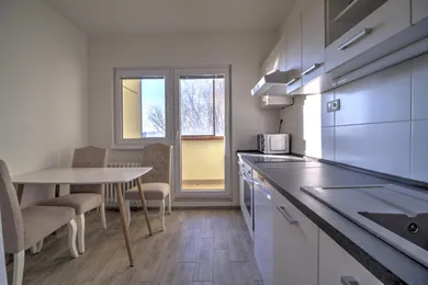 Na prenájom 3-izbový byt, 70 m², Bratislava-Petržalka, Macharova