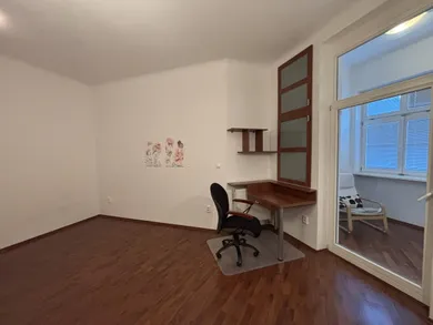 Na prenájom 3-izbový byt, 106 m², Bratislava-Staré Mesto, Zochova