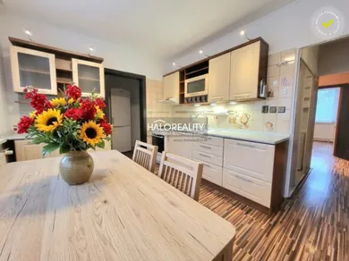 Na predaj 4-izbový byt, 91 m², Partizánske, Malá Okružná