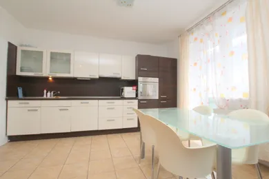 Mieszkania na wynajem, 4-pokojowe, Bratislava-Petržalka · €1090