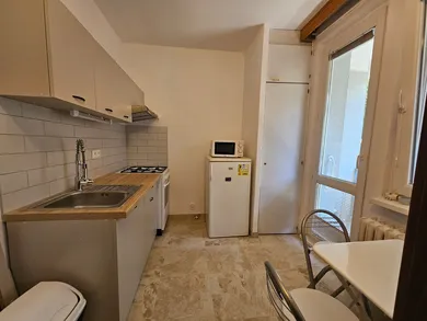 Квартиры в аренду, 3-комнатные, Bratislava-Dúbravka · €610