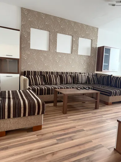 Na prenájom 3-izbový byt, 83 m², Levice, Ul. M. R. Štefánika
