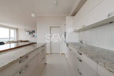 Na prenájom 2-izbový byt, 91 m², Bratislava-Staré Mesto, Mudroňova