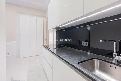 Na predaj 3-izbový byt, 117 m², Bratislava-Staré Mesto, Laurinská
