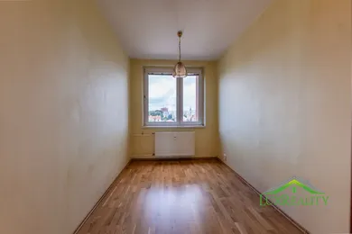 Na predaj 3-izbový byt, 65 m², Nové Mesto nad Váhom, Krátka