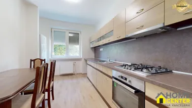 Na prenájom 3-izbový byt, 72 m², Komárno, Damjanichova ul.