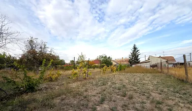 Na predaj 2-izbový dom, 110 m², Nána, Madáchova
