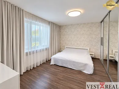 Na predaj 6-izbový dom, 544 m², Dechtice
