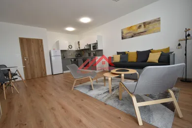 Mieszkania na wynajem, 1-pokojowe, Pezinok · €550