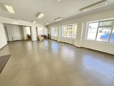 Na prenájom komerčné, 126 m², Galanta, Šafárikova