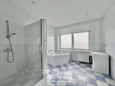 Na prenájom 3-izbový byt, 100 m², Nové Zámky, M. R. Štefánika