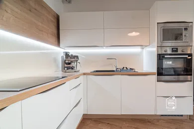 Na prenájom 2-izbový byt, 58 m², Košice-Staré Mesto, Strojárenská