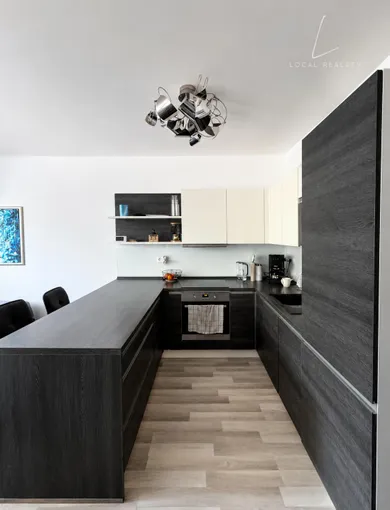Na prenájom 2-izbový byt, 56 m², Bratislava-Nové Mesto, Ďumbierska