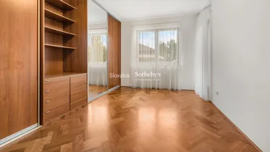 Na prenájom 7-izbový dom, 390 m², Bratislava-Rača, Drozdová