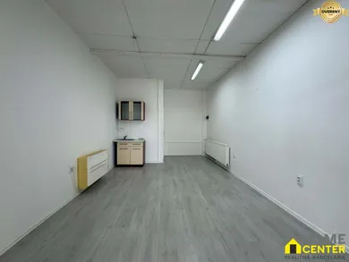 Na prenájom komerčné, 20 m², Komárno