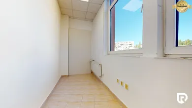 Na prenájom komerčné, 80 m², Bratislava-Nové Mesto, Halkova