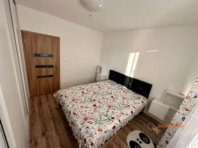 Na predaj 3-izbový byt, 65 m², Sereď, Námestie Slobody