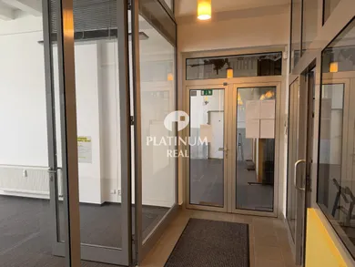 Na prenájom komerčné, 30 m², Bratislava-Nové Mesto, Svätovojtešská