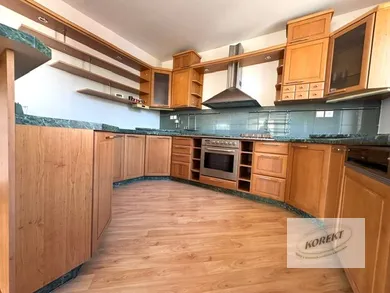 Na prenájom 4-izbový byt, 132 m², Nové Zámky, Andovská
