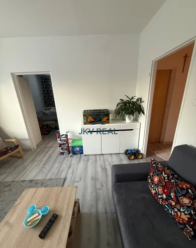 Na prenájom 3-izbový byt, 64 m², Žilina, Dubová